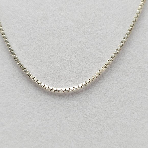 Sterling Silver .925 Italian Box Chain Necklace 17.75 Inches Vintage 3.9g - Picture 4 of 6